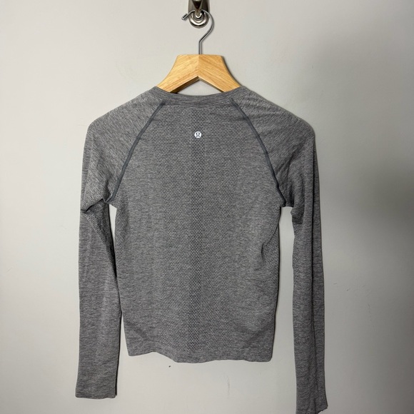 Lululemon Swiftly Tech 2.0 Waist Length Long Sleeve Slate/White Tee Shirt 930 - Picture 9 of 9